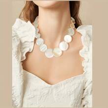 Fashionable And Elegant White Shell Necklace