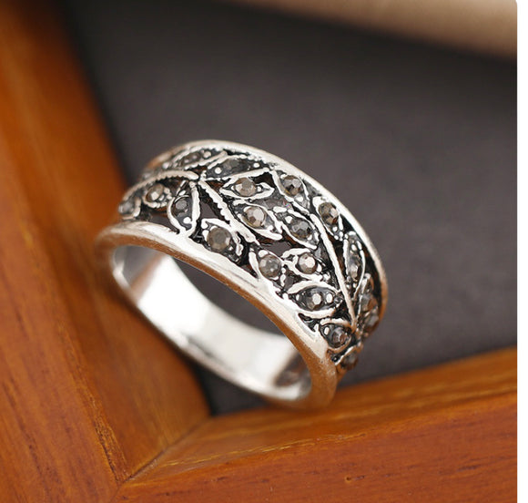 Leaf Ring with Hematite Rhinestone