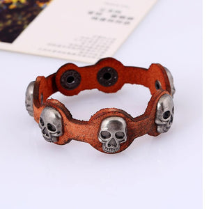 Leather Snap bracelet featuring a skull design