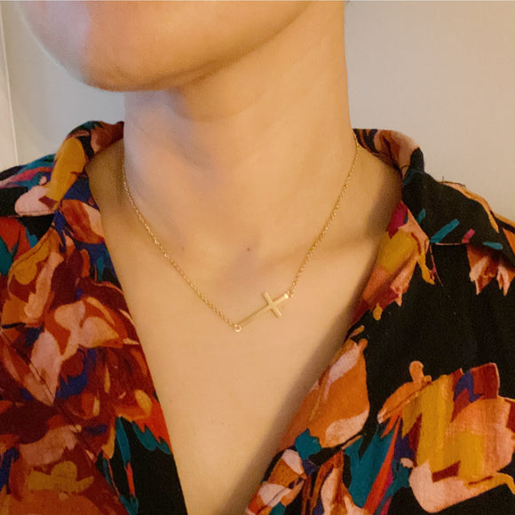 Kayla Cross Necklace Gold